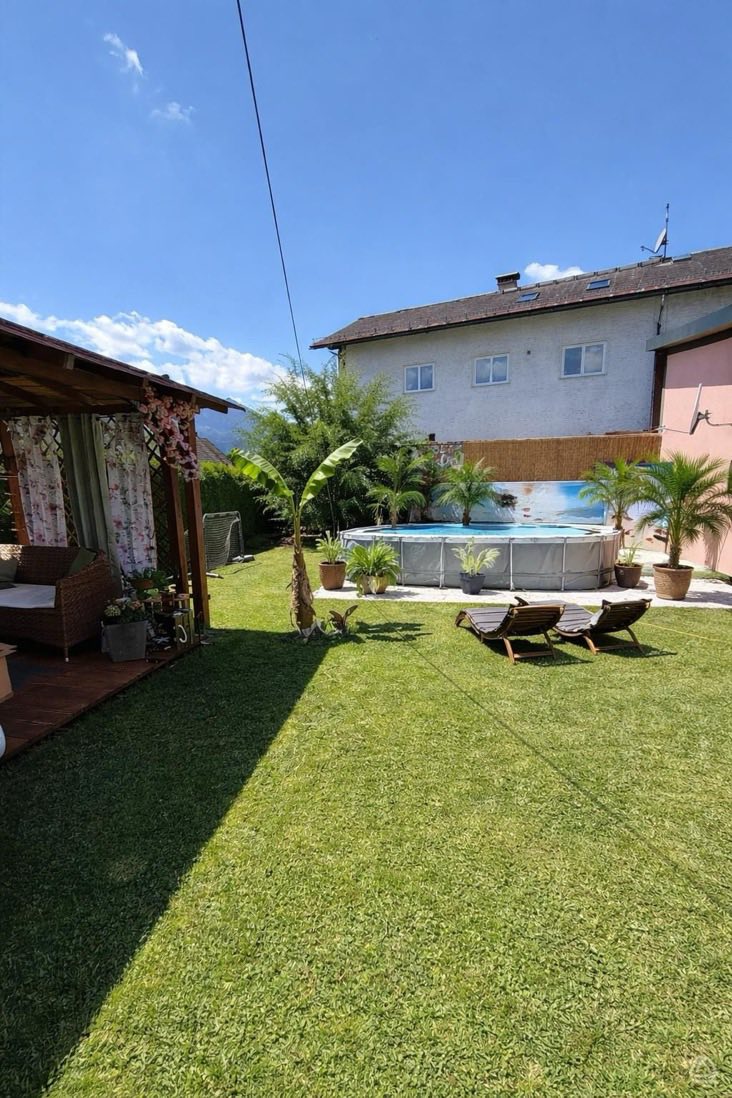 Garten mit Pool